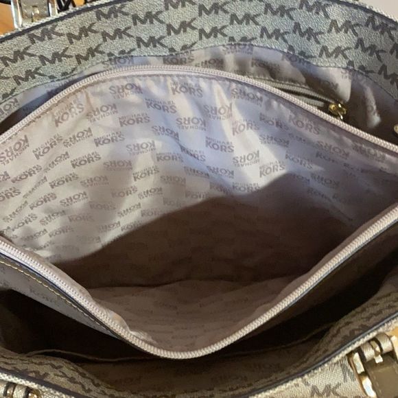 ✨Host Pick✨ MICHAEL Michael Kors Jet Set Multifunction Pocket Tote AUTHENTIC ✨ - Picture 11 of 16